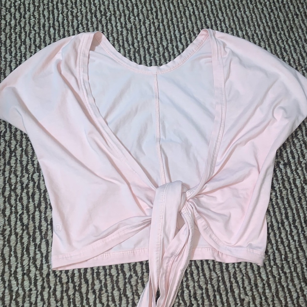 Lululemon it’s a tie cropped shirt